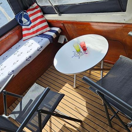 Boat Allemansfreon - Kamperen Op Het Water - Niet Om Mee Te Varen - Read Host Profile-Lees Hostprofiel Jutrijp Luaran gambar