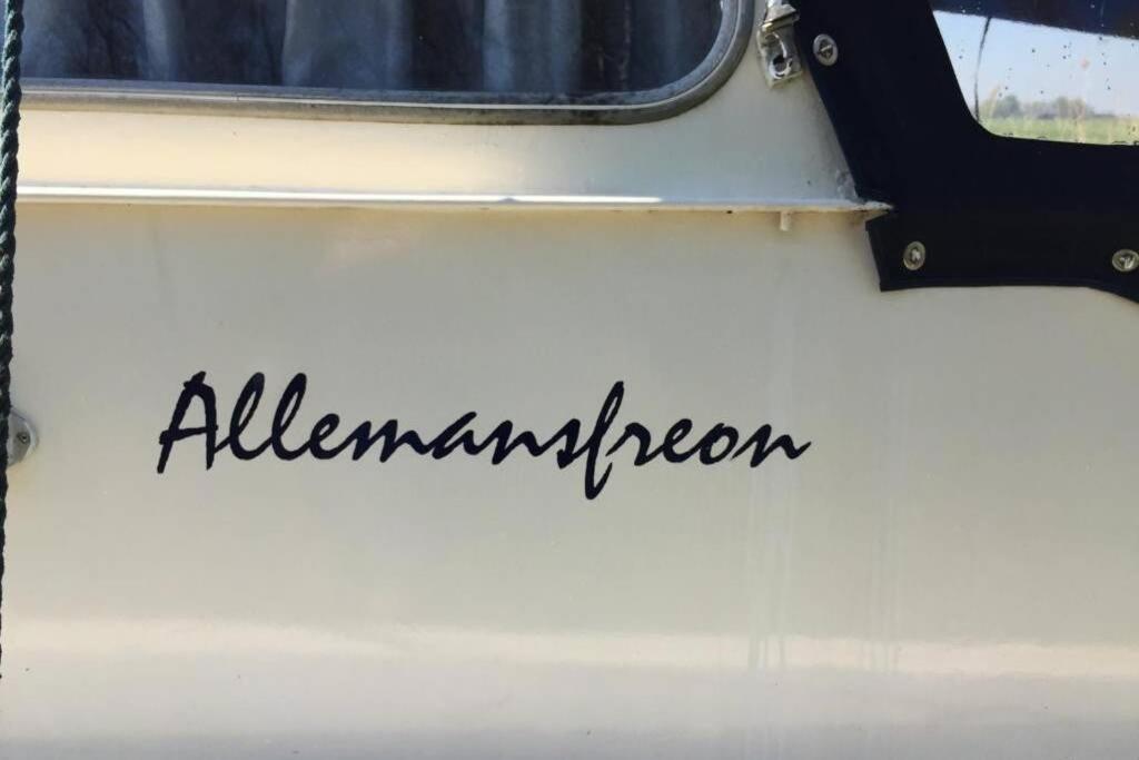 Boat Allemansfreon - Kamperen Op Het Water - Niet Om Mee Te Varen - Read Host Profile-Lees Hostprofiel Jutrijp Luaran gambar