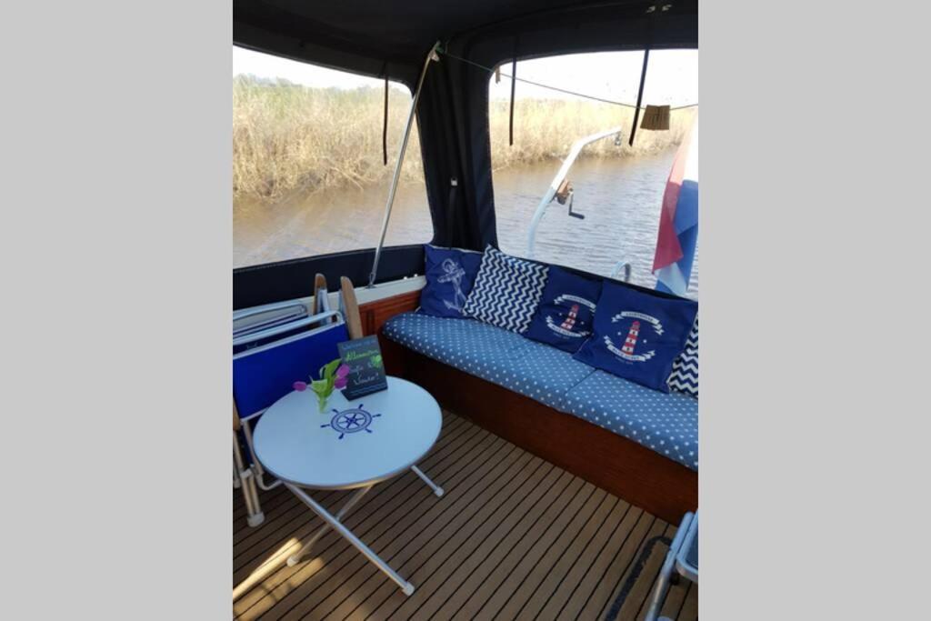 Boat Allemansfreon - Kamperen Op Het Water - Niet Om Mee Te Varen - Read Host Profile-Lees Hostprofiel Jutrijp Luaran gambar
