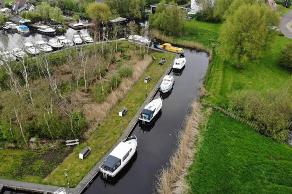 Boat Allemansfreon - Kamperen Op Het Water - Niet Om Mee Te Varen - Read Host Profile-Lees Hostprofiel Jutrijp Luaran gambar