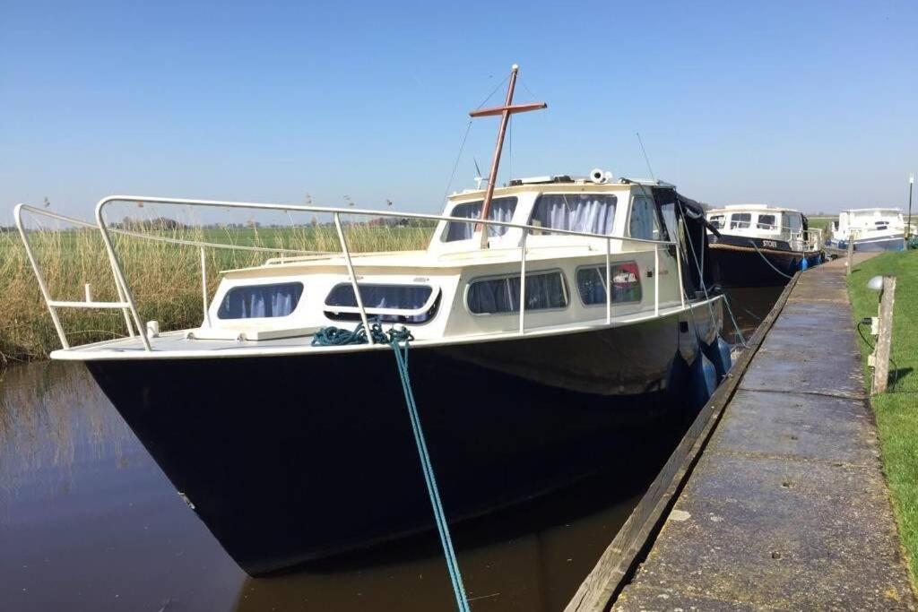 Boat Allemansfreon - Kamperen Op Het Water - Niet Om Mee Te Varen - Read Host Profile-Lees Hostprofiel Jutrijp Luaran gambar