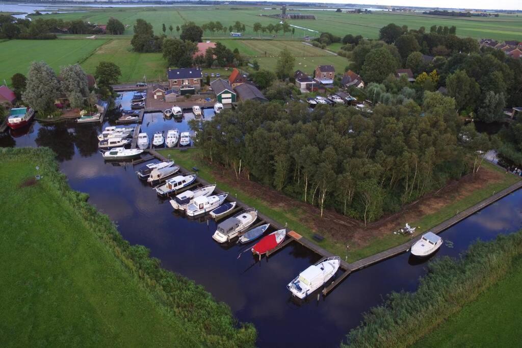 Boat Allemansfreon - Kamperen Op Het Water - Niet Om Mee Te Varen - Read Host Profile-Lees Hostprofiel Jutrijp Luaran gambar