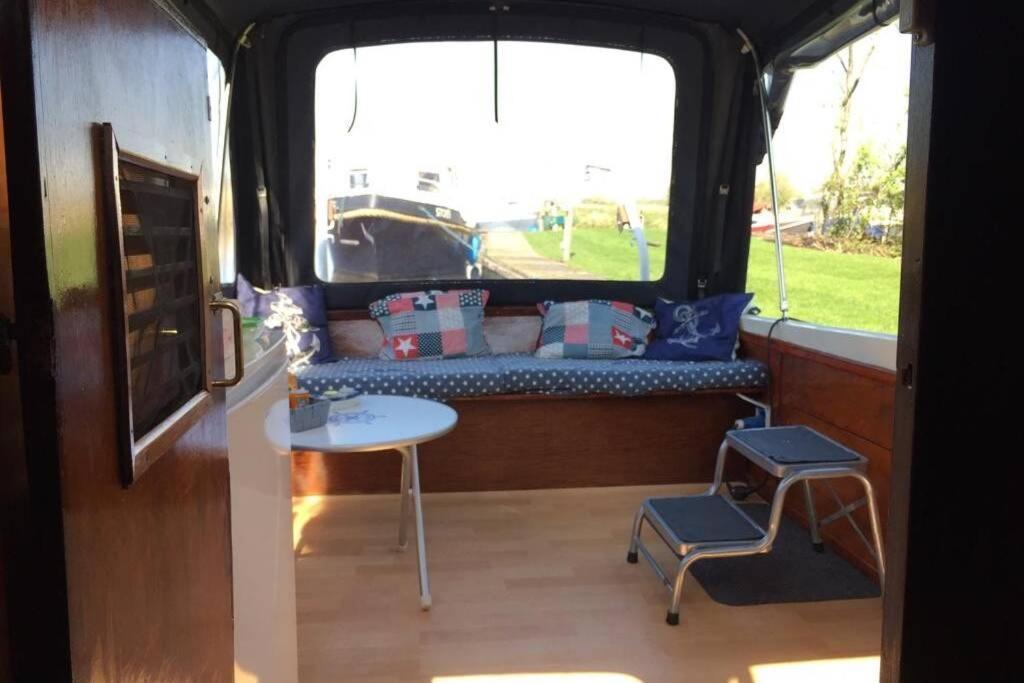 Boat Allemansfreon - Kamperen Op Het Water - Niet Om Mee Te Varen - Read Host Profile-Lees Hostprofiel Jutrijp Luaran gambar