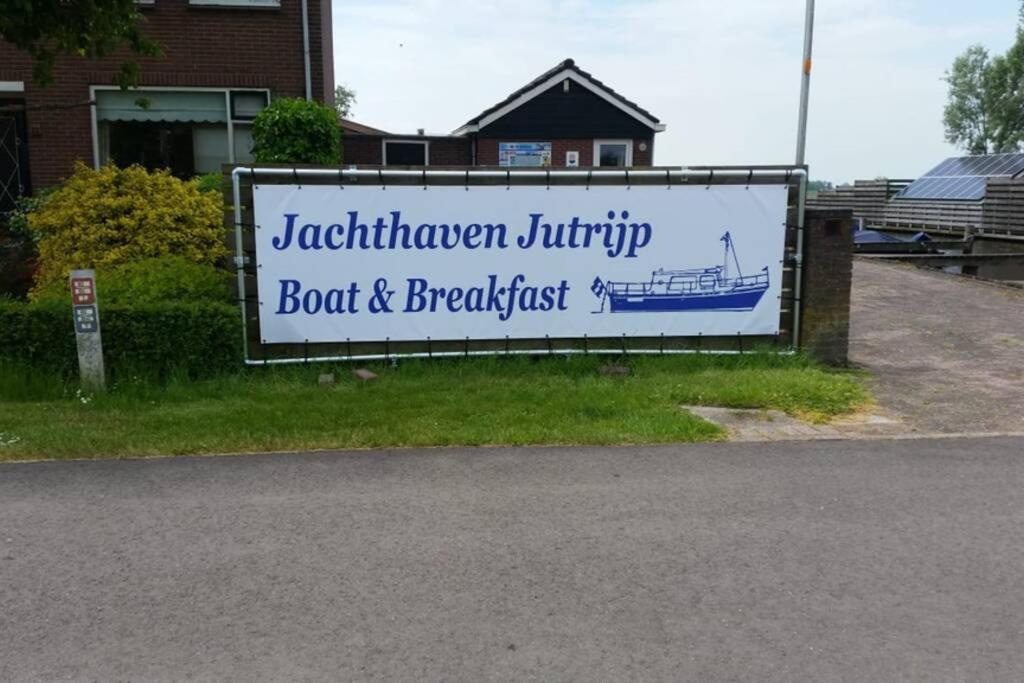 Boat Allemansfreon - Kamperen Op Het Water - Niet Om Mee Te Varen - Read Host Profile-Lees Hostprofiel Jutrijp Luaran gambar