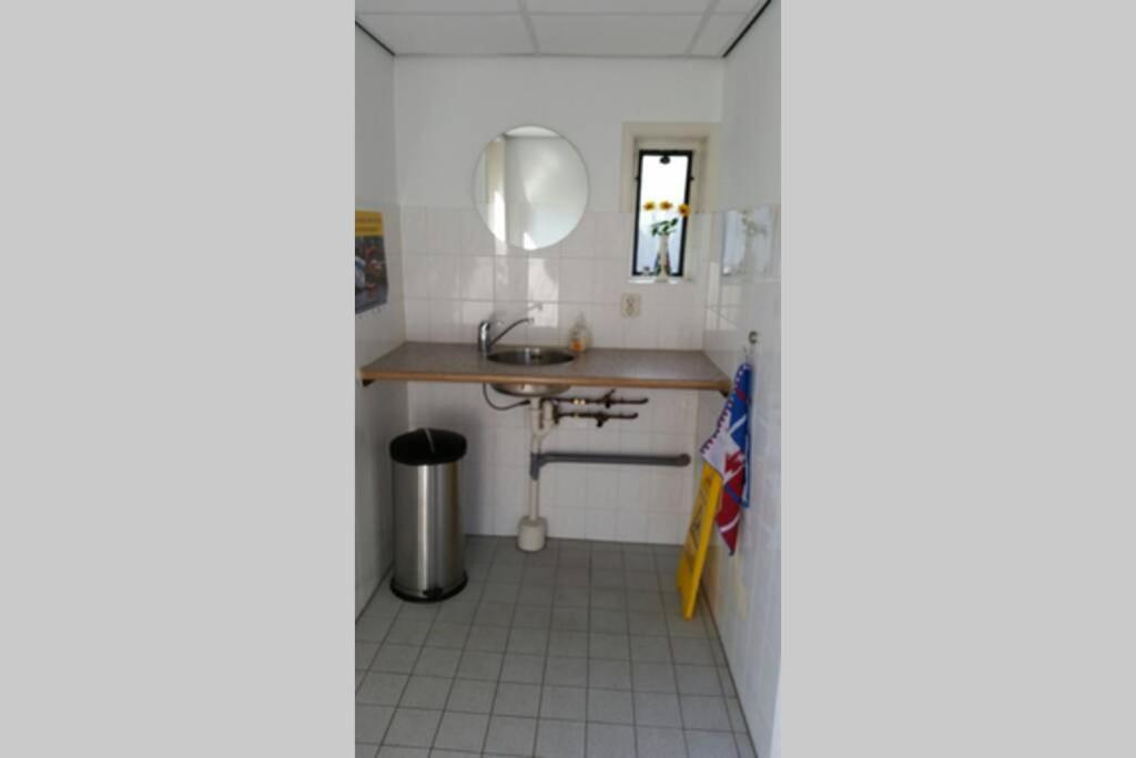 Boat Allemansfreon - Kamperen Op Het Water - Niet Om Mee Te Varen - Read Host Profile-Lees Hostprofiel Jutrijp Luaran gambar