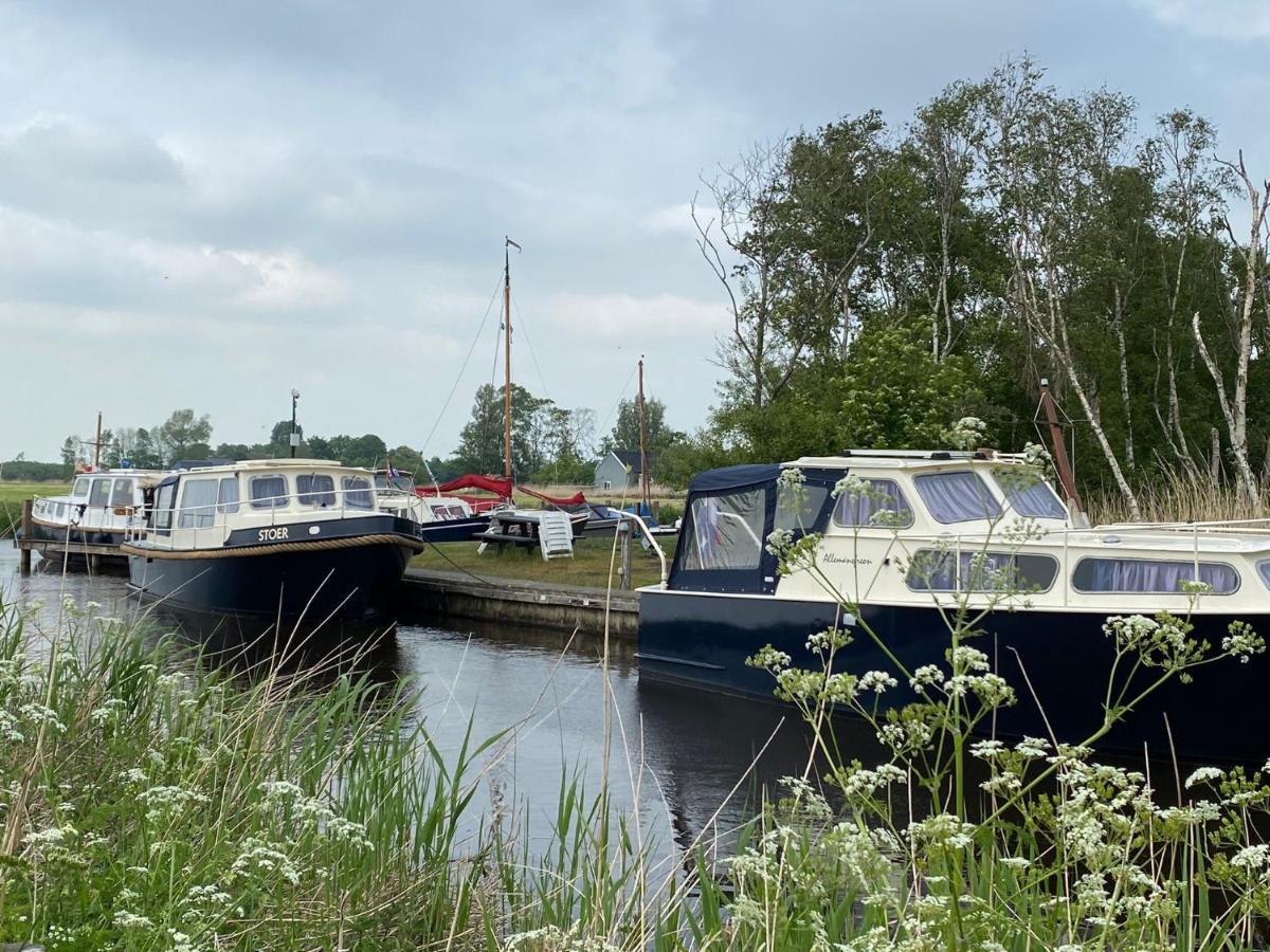 Boat Allemansfreon - Kamperen Op Het Water - Niet Om Mee Te Varen - Read Host Profile-Lees Hostprofiel Jutrijp Luaran gambar