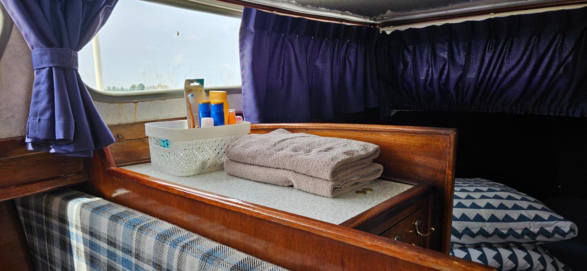 Boat Allemansfreon - Kamperen Op Het Water - Niet Om Mee Te Varen - Read Host Profile-Lees Hostprofiel Jutrijp Luaran gambar